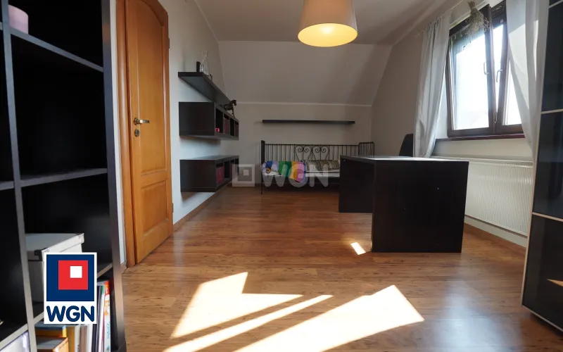 Dom na  sprzedaż Sulejów - Ładny dom na oś. Podklasztorze.